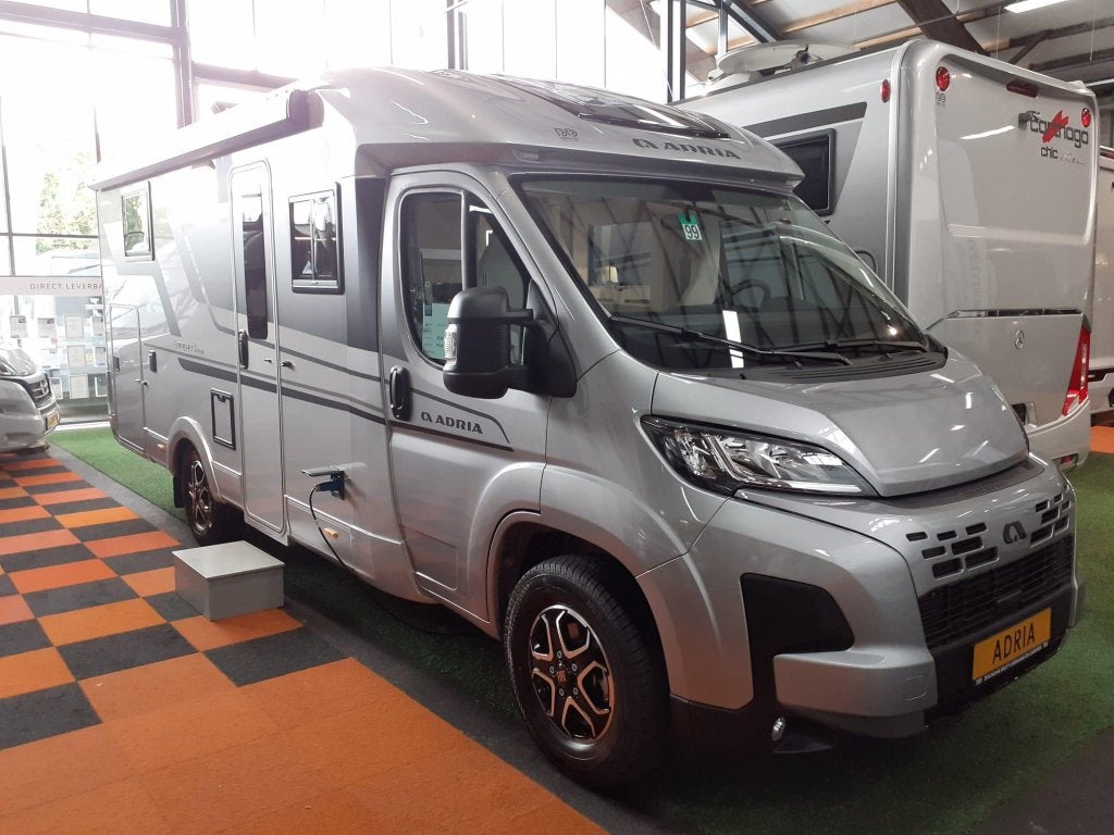 Adria Compact Supreme DL Modeljaar 2026, Automaat, Ringverwarming, Fiat, Winterisolatie