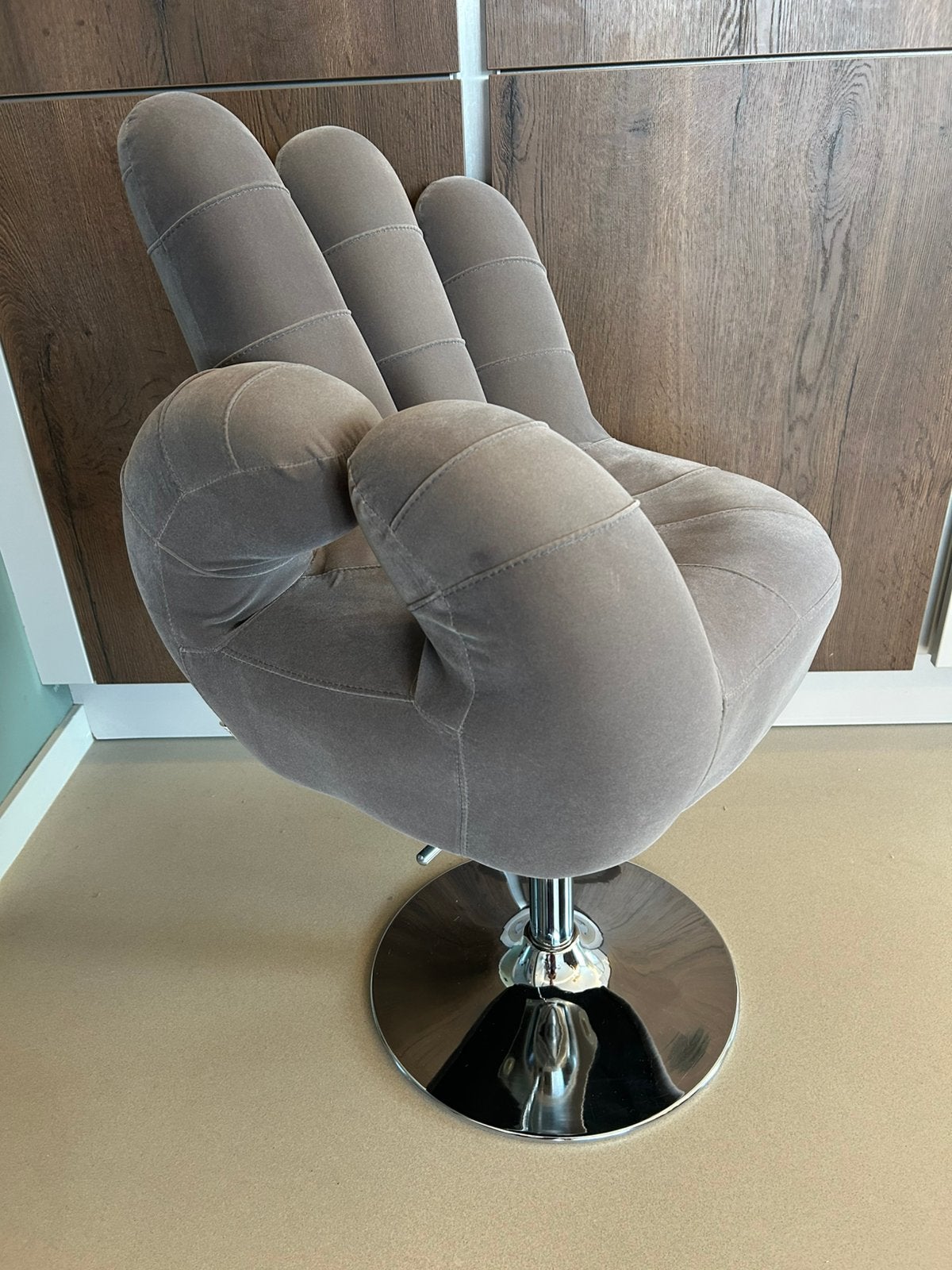 ZGAN: fauteuil "HAND" - grijs, van het merk Tuoni., Ophalen, 75 tot 100 cm, Zo goed als nieuw, Metaal