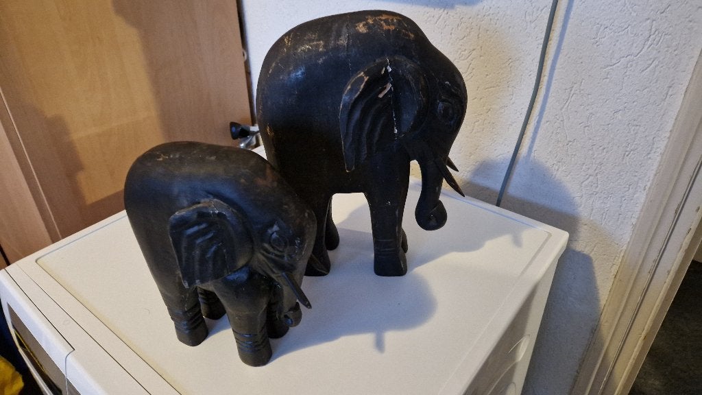 2 houten ? beelden uit afrika olifanten, Ophalen of Verzenden, Zoogdier, Beeld, Hout