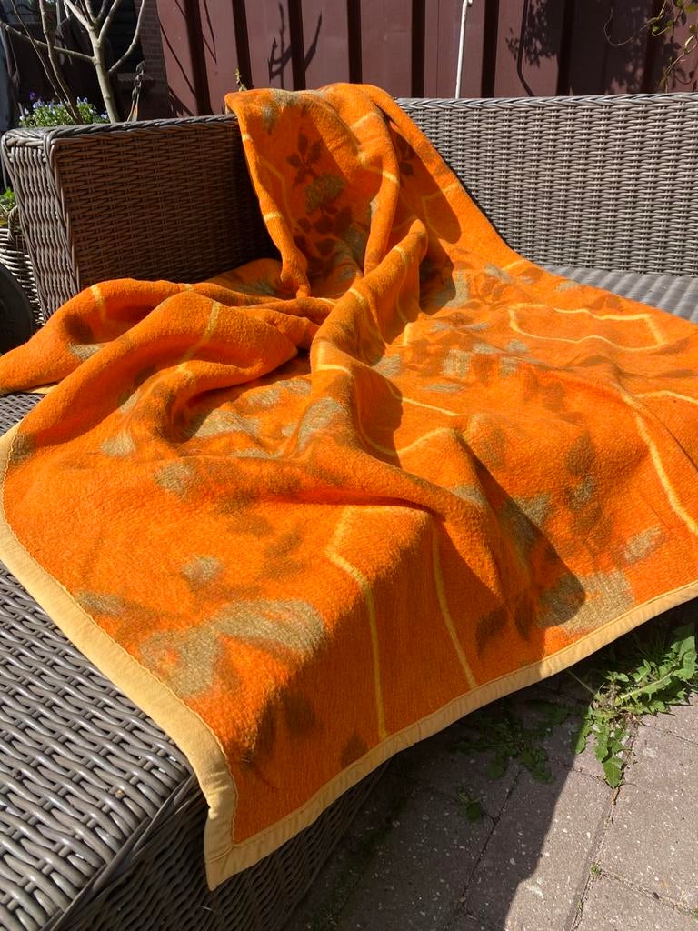 Prachtige oranje / groene gebloemde vintage dralon deken, Huis en Inrichting, Ophalen of Verzenden, Zo goed als nieuw
