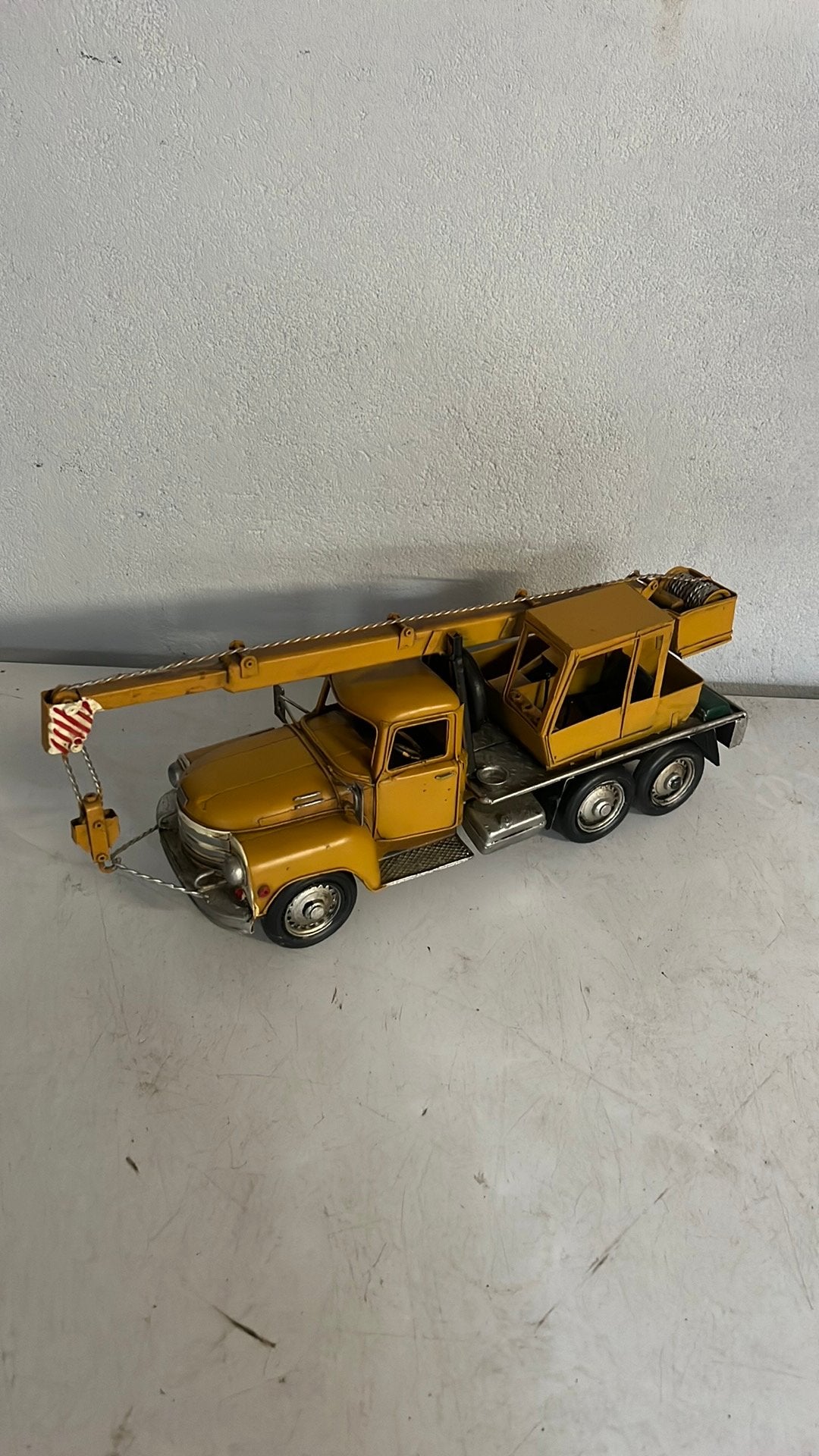 kraanwagen - vintage - groot - blikken auto - blik - geel, Ophalen of Verzenden, Zo goed als nieuw