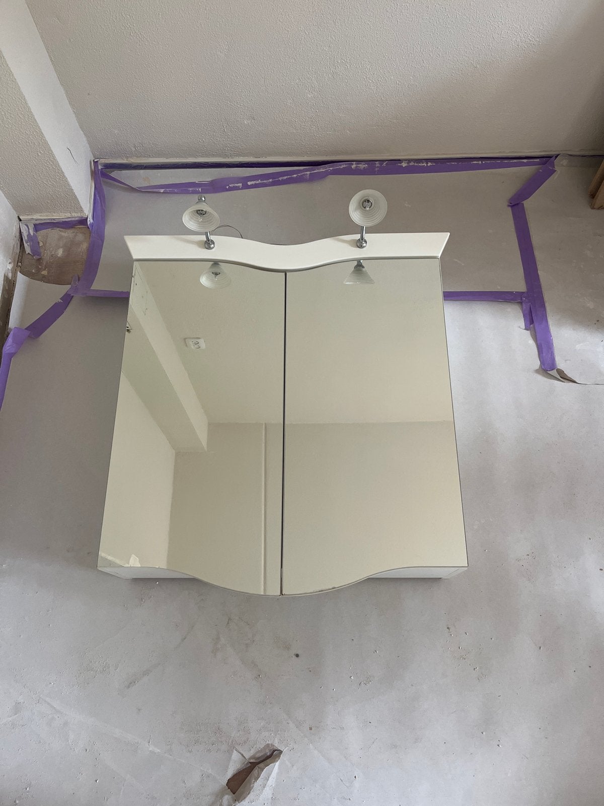 Spiegelkast met verlichting en stopcontact, Huis en Inrichting, Ophalen, Gebruikt, Wit, Spiegel/spiegelkast