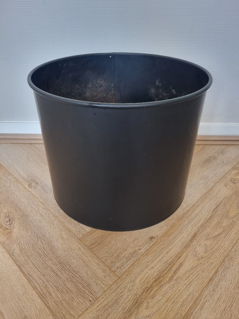 Grote bloempot, zwart, Ophalen, 40 cm of meer, Rond, Zo goed als nieuw