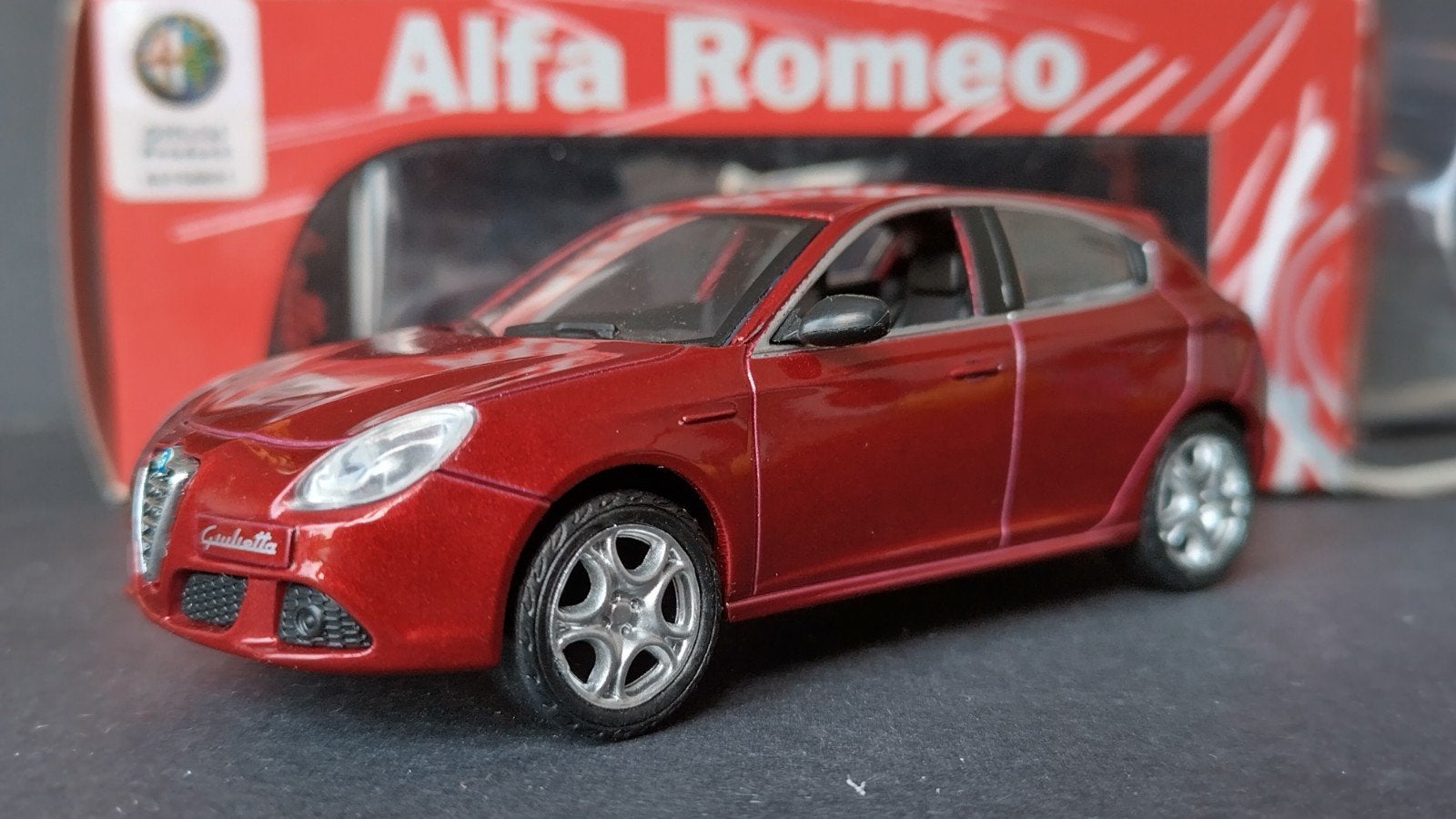 Alfa Romeo Giulietta 1:43 Norev Pol, Hobby en Vrije tijd, Auto, Verzenden, ., Nieuw