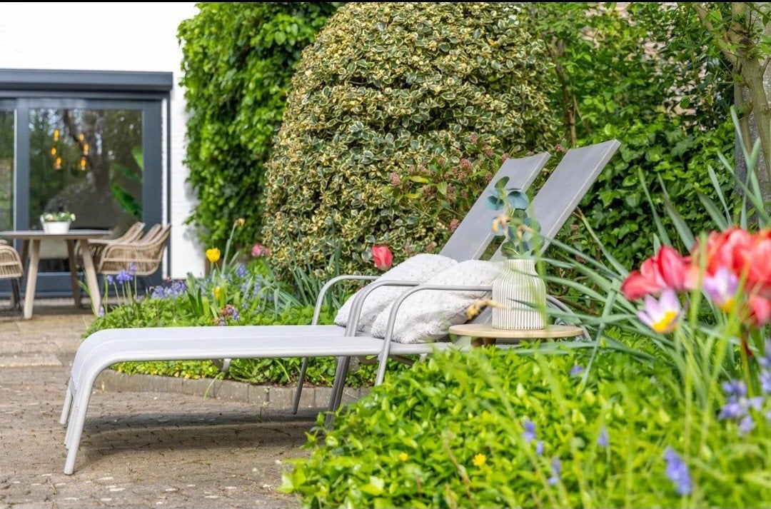 1 Ibiza look Verstelbare ligstoel voor buiten - Zo goed als, Tuin en Terras, Ligbedden, Ophalen of Verzenden, Zo goed als nieuw
