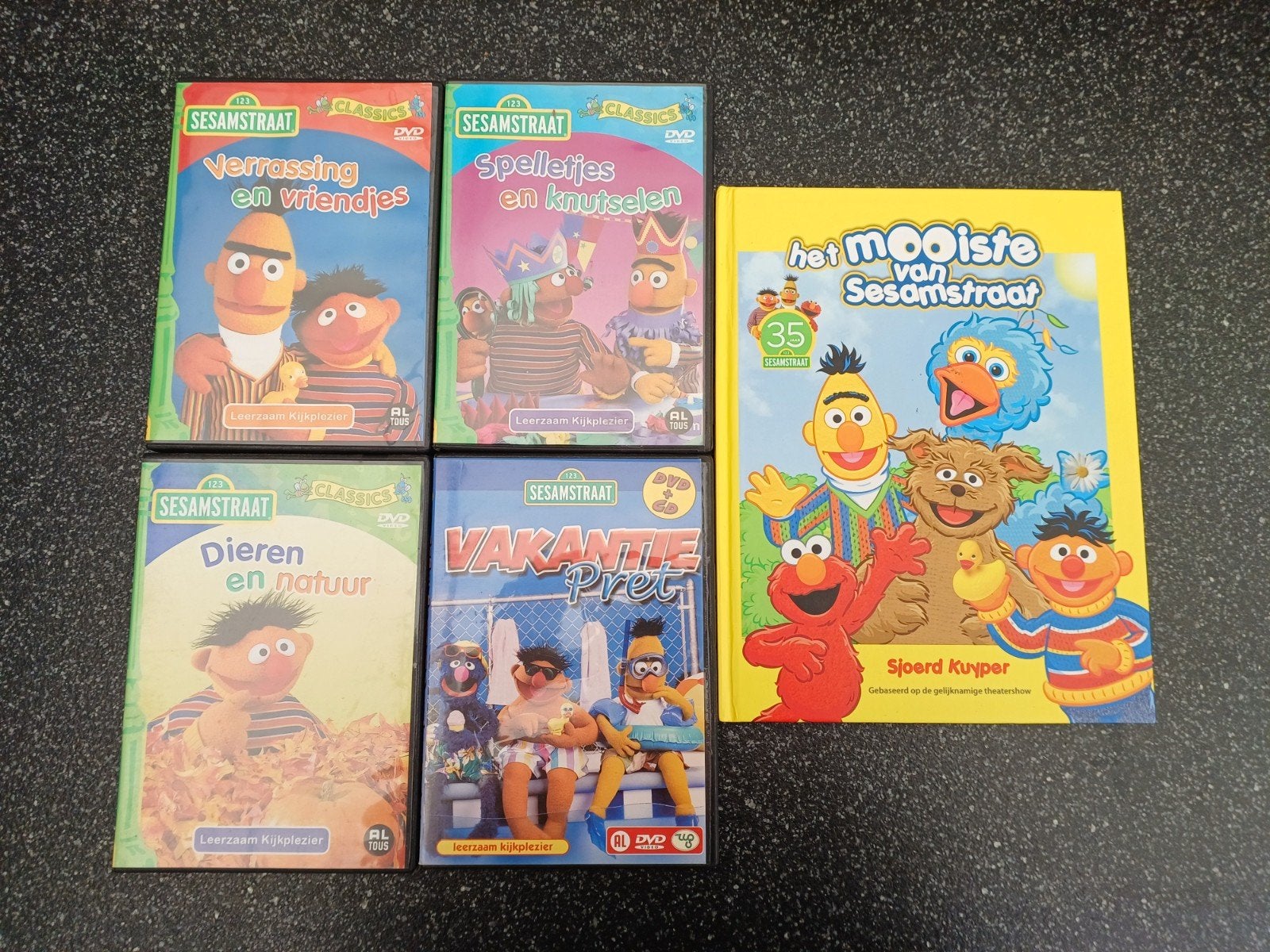 Sesamstraat: 4 dvd's + 1 boek - Leerzaam kijkplezier, Cd's en Dvd's, Gebruikt, Alle leeftijden, Tv-serie, Educatief