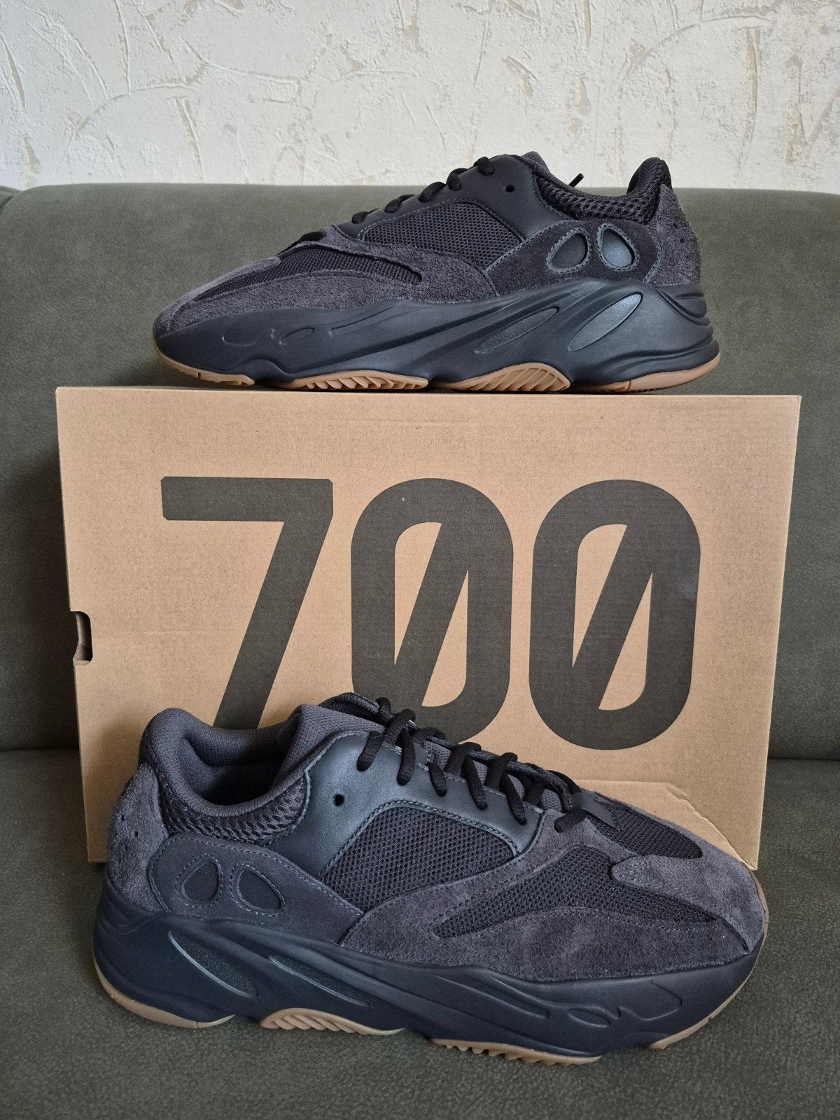 Yeezy Boost 700 / 47 1/3, Zwart, Nieuw, Ophalen of Verzenden, Sneakers of Gympen