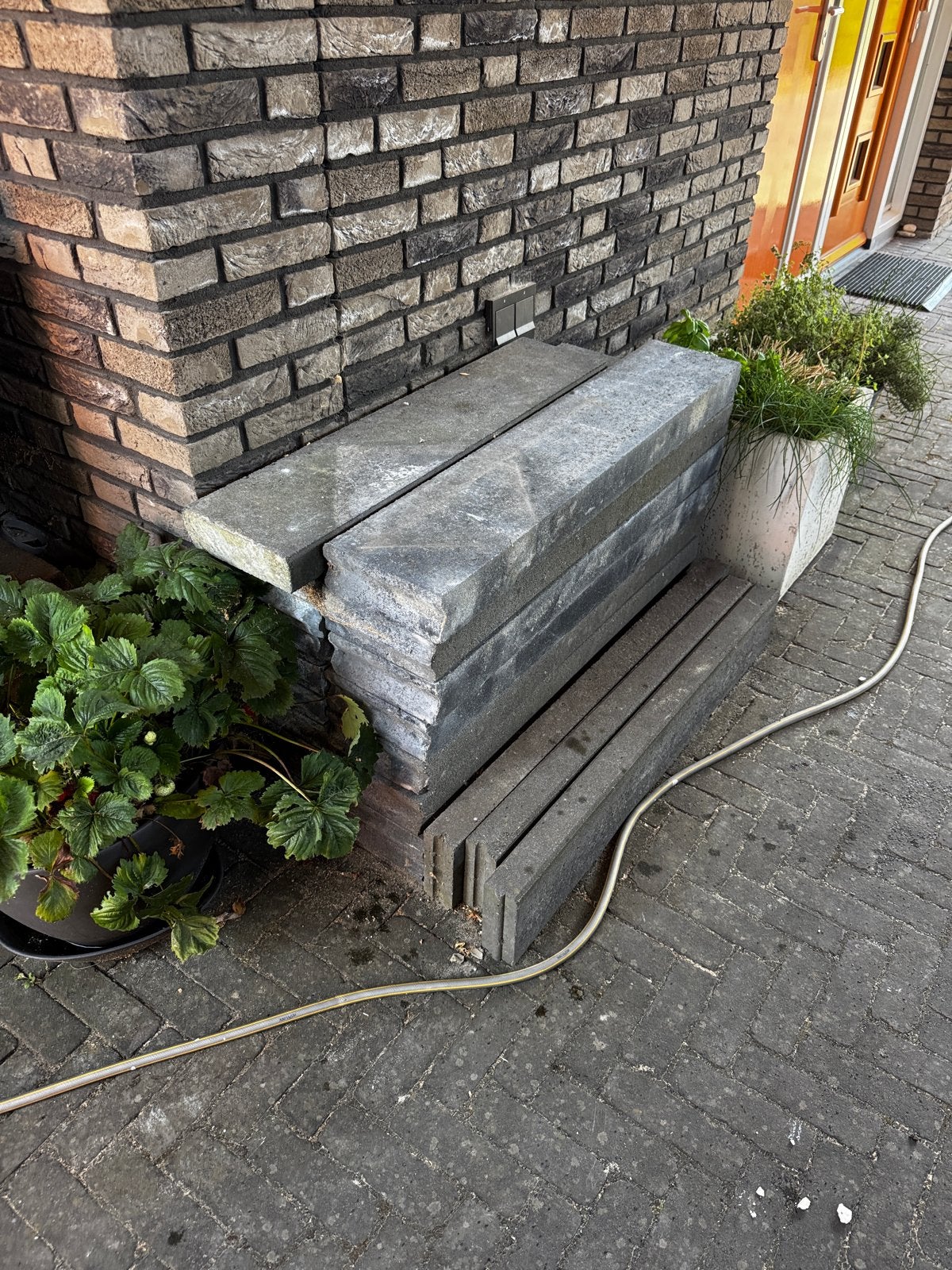 Betonnen banden 200x80 (12 stuks) en 200x60 (13 stuks), Tuin en Terras, Tegels en Klinkers, Ophalen, Gebruikt, Overige typen, Minder dan 5 m²