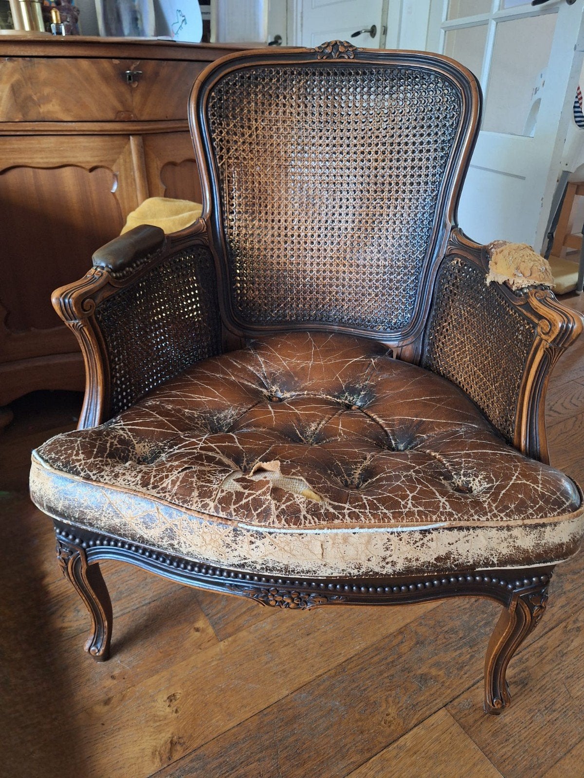 Antieke fauteuil met rotan en leer - Opknapper, Ophalen