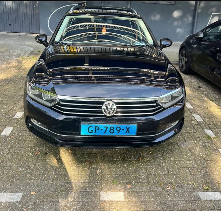 Volkswagen Passat 1.6 TDI 2015 Zwart ( taxi klaar , cabman), 4 cilinders, Zwart, Origineel Nederlands, Stationwagon