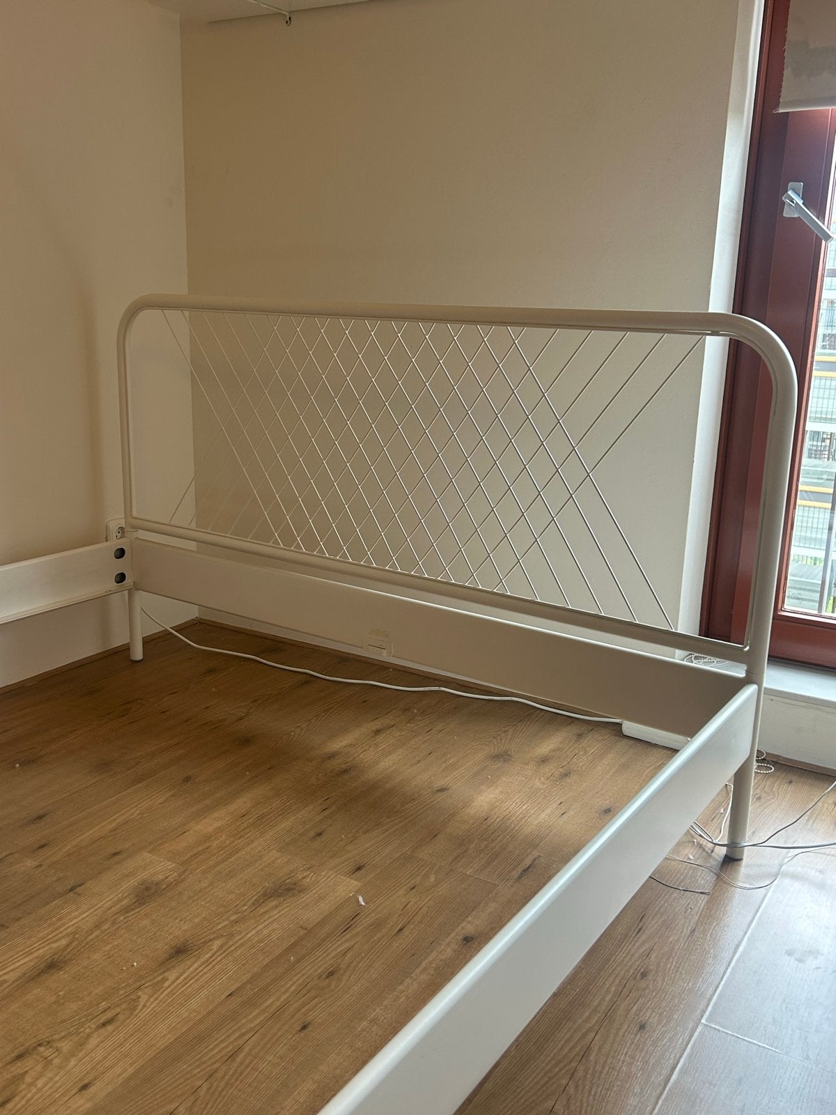 IKEA Nesttun bedframe 160x200 met Lönset lattenbodems, Ophalen, Gebruikt, Wit, Tweepersoons