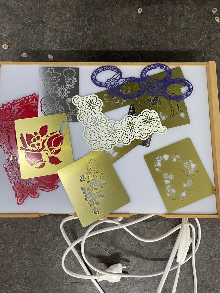 ZGAN Embossing licht bak, Hobby en Vrije tijd, Ophalen of Verzenden, Zo goed als nieuw, Overige thema's, Pons of Mal