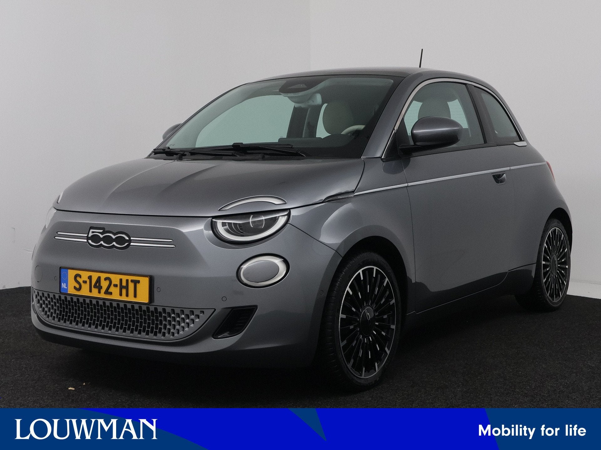 Fiat 500 La Prima 42 kWh | Navigatie | 12 Maanden BOVAG gara, 12 maanden, 4 stoelen, 229 min, 1265 kg