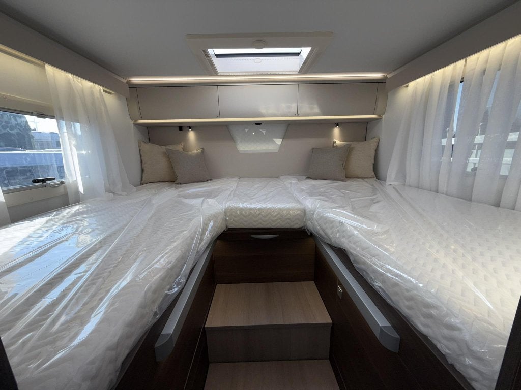 Adria Coral Supreme 670 DL - 180 PK - BOMVOL - UIT VOORRAAD, Automaat, 7 tot 8 meter, Bedrijf, Tot en met 3
