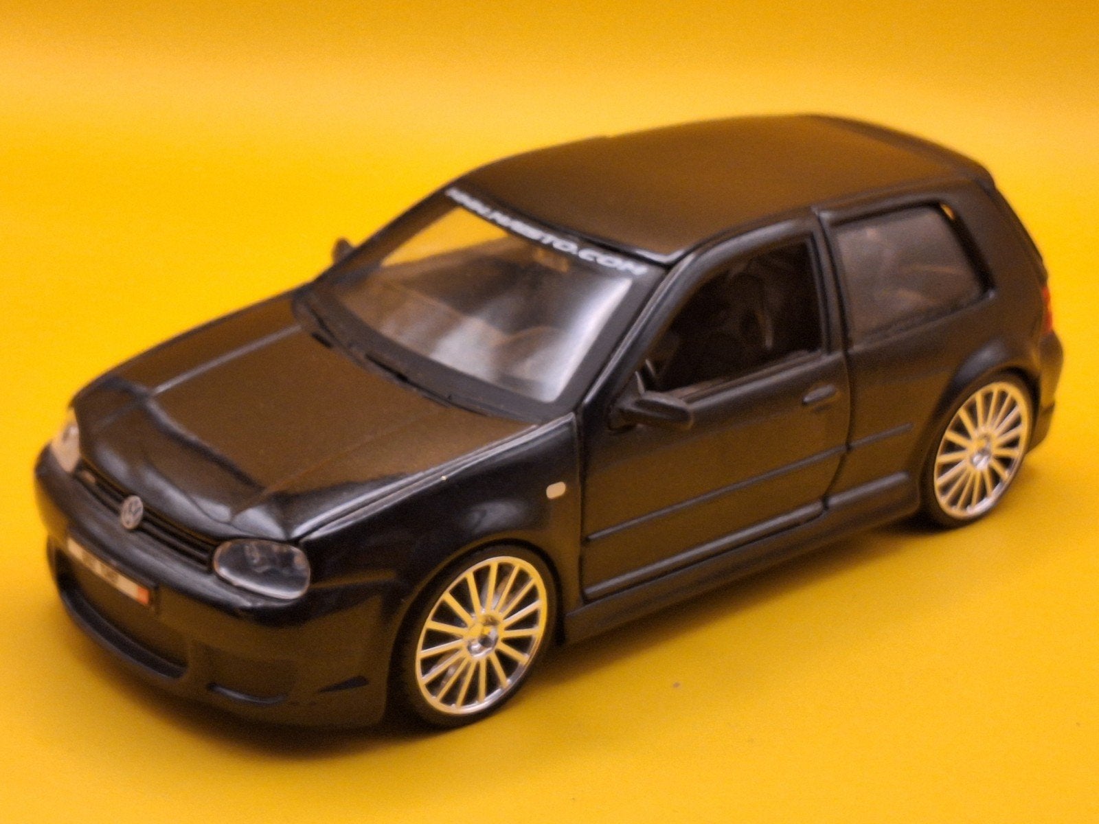 Maisto Volkswagen Golf R32 1:24 Diecast Model, Ophalen of Verzenden
