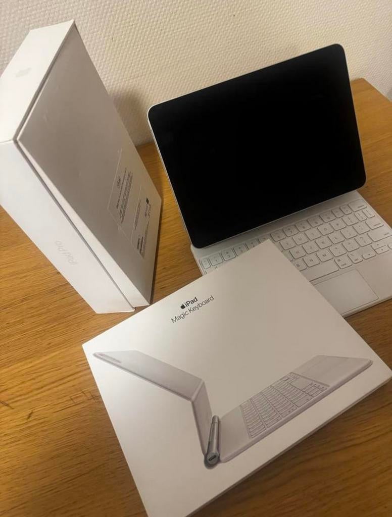 iPad Pro 11” 2020 128GB + Magic Keyboard, Computers en Software, Apple iPads, Ophalen, Apple iPad, 11 inch, Zo goed als nieuw