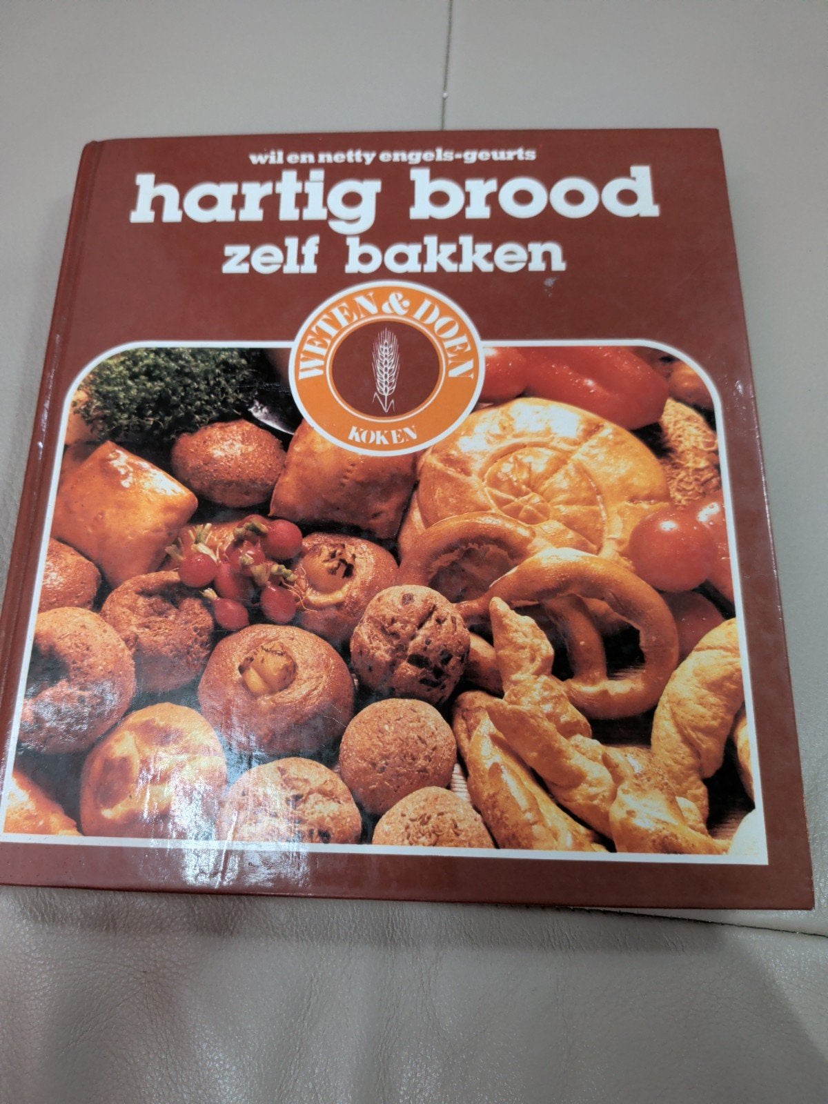 Hartig Brood Zelf Bakken - Wil en Netty Engels-Geurts, Boeken, Gelezen, Ophalen of Verzenden, Europa, Wil en Netty Engels-Geurts