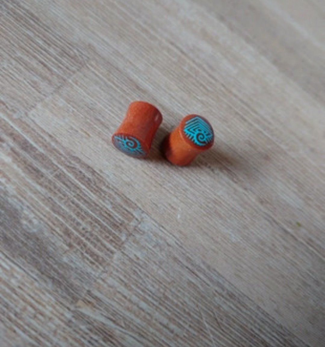 2 Sets van 2 oor tunnels/plugs 8mm., Overige materialen, Gebruikt, Oor- of Traguspiercing, Ophalen of Verzenden