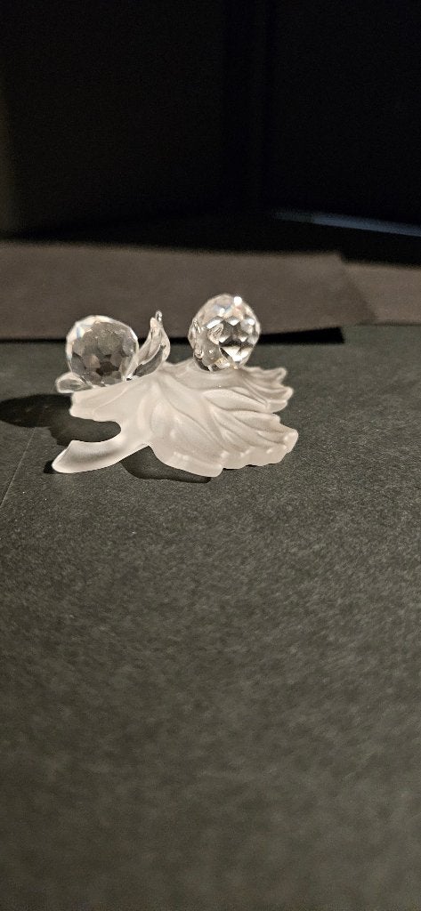 Swarovski 268196 - Baby slakjes op blad, Verzamelen, Swarovski, Ophalen of Verzenden, Zo goed als nieuw, Figuurtje