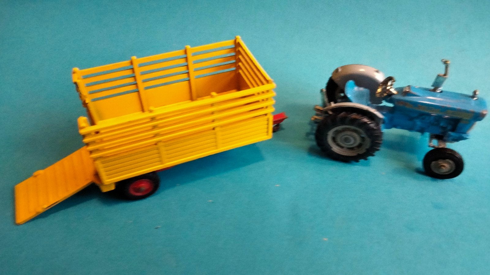 Corgi Toys Ford 4000 Tractor met aanhanger, Ophalen of Verzenden, Gebruikt, Tractor of Landbouw, Corgi