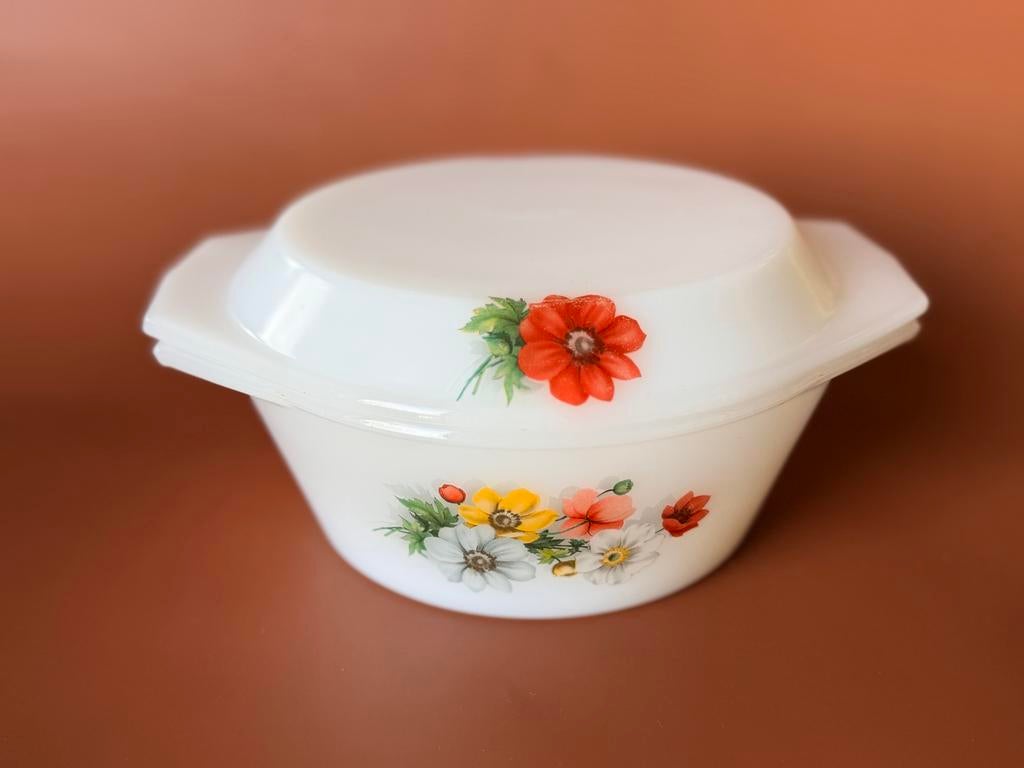 Vintage Arcopal Ovenschaal Anemone - Wit Melkglas, Ophalen of Verzenden