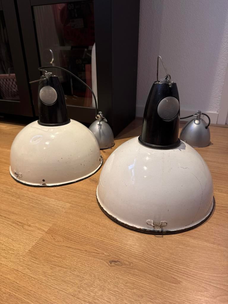 2 Vintage Industriële Emaille hanglampen - Sovjet Fabriek, Huis en Inrichting, Lampen | Lampenkappen, Ophalen of Verzenden, Zo goed als nieuw