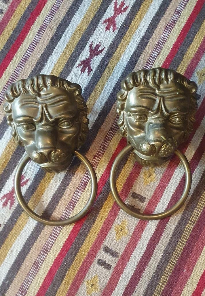2x grote, antiek koperen/ bronzen leeuwenkop deurklopper, Ophalen of Verzenden