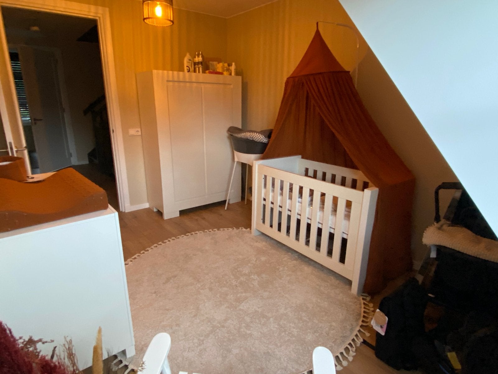 Complete Babykamer: Ledikant, Commode, Kast en Schommelstoel, Ophalen, Gebruikt, Jongetje of Meisje