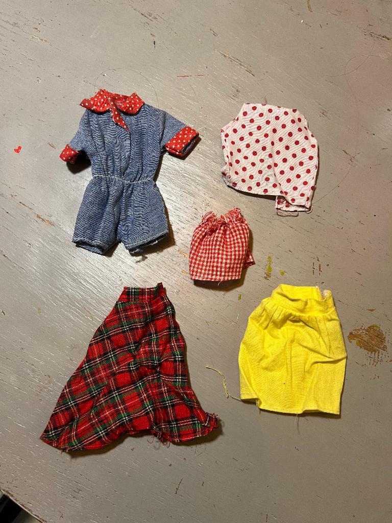Vintage retro Super Linna Daisy Fleur Sindy Barbie kleertjes, Ophalen of Verzenden, Zo goed als nieuw, Kleertjes