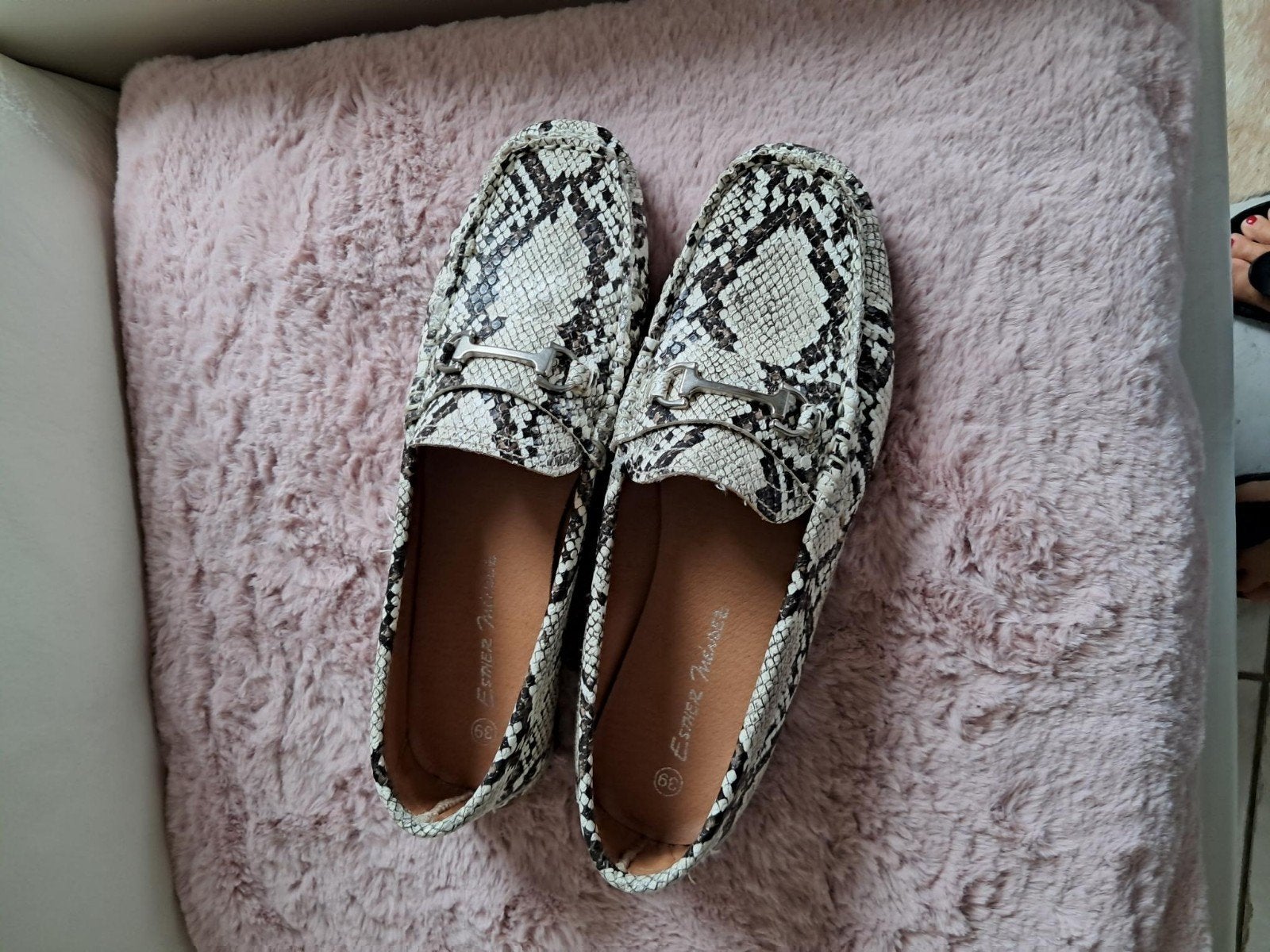 Nieuwe instappers met slangenleerprint, maat 39, Kleding | Dames, Schoenen, Ophalen of Verzenden, Nieuw, Overige kleuren, Instappers
