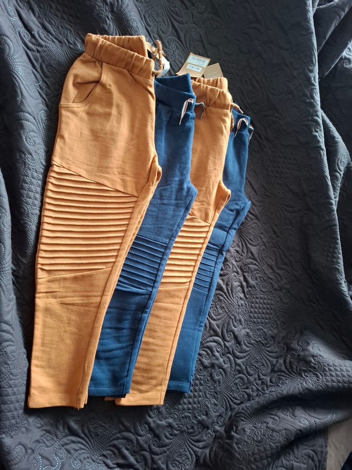 Nieuwe biker joggingbroeken blauw en bruin even tweeling, Kinderen en Baby's, Kinderkleding | Maat 122, Ophalen of Verzenden, Nieuw