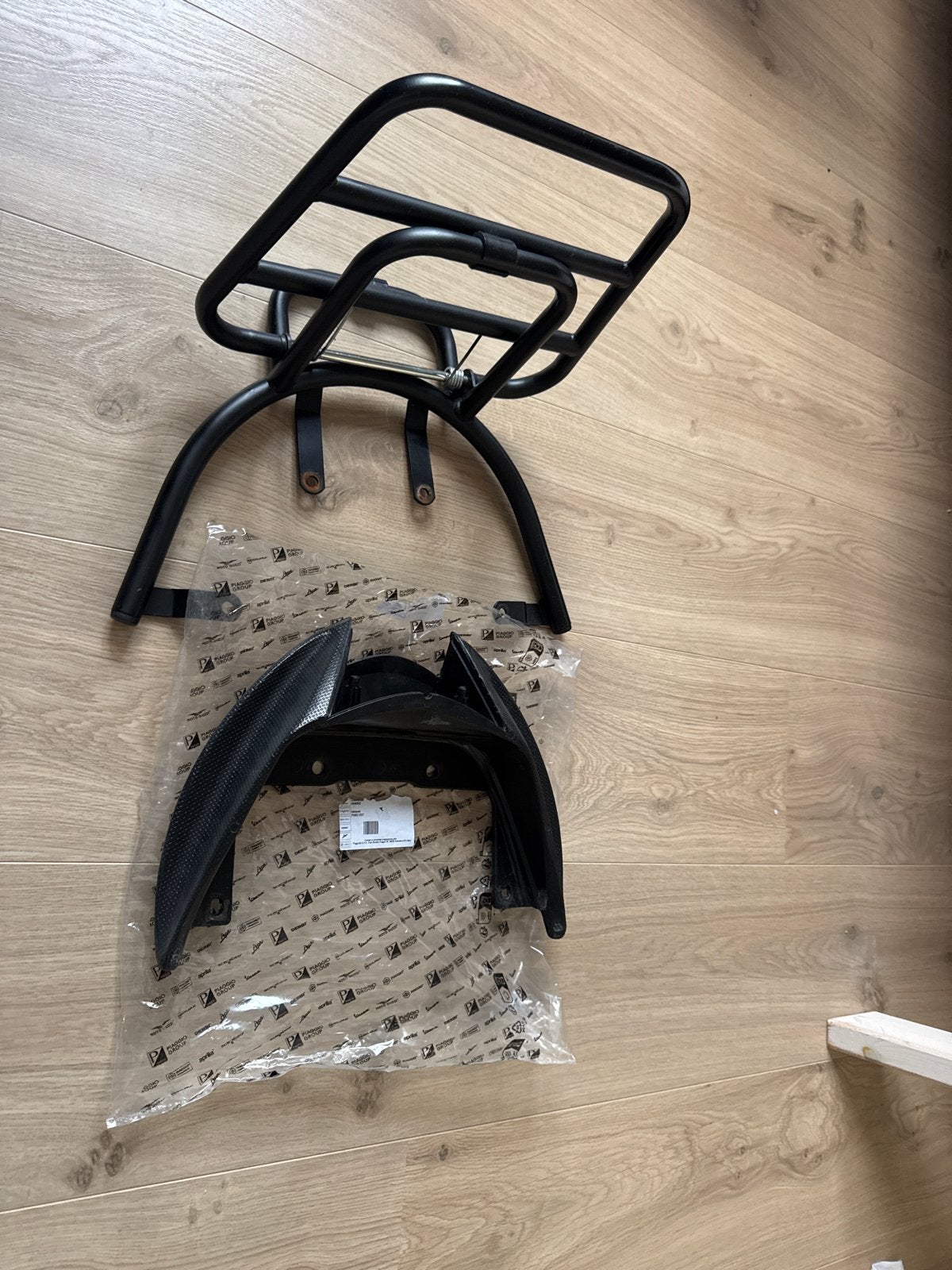 Achterdrager opklapbaar mat zwart + achterspoiler - ZIP, Ophalen, Zo goed als nieuw, Overige typen, Piaggio