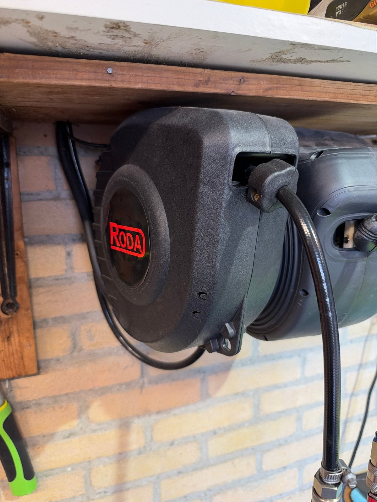 Roda luchtslanghaspel - Automatisch oprolbaar, Doe-het-zelf en Verbouw, Ophalen of Verzenden, Gebruikt