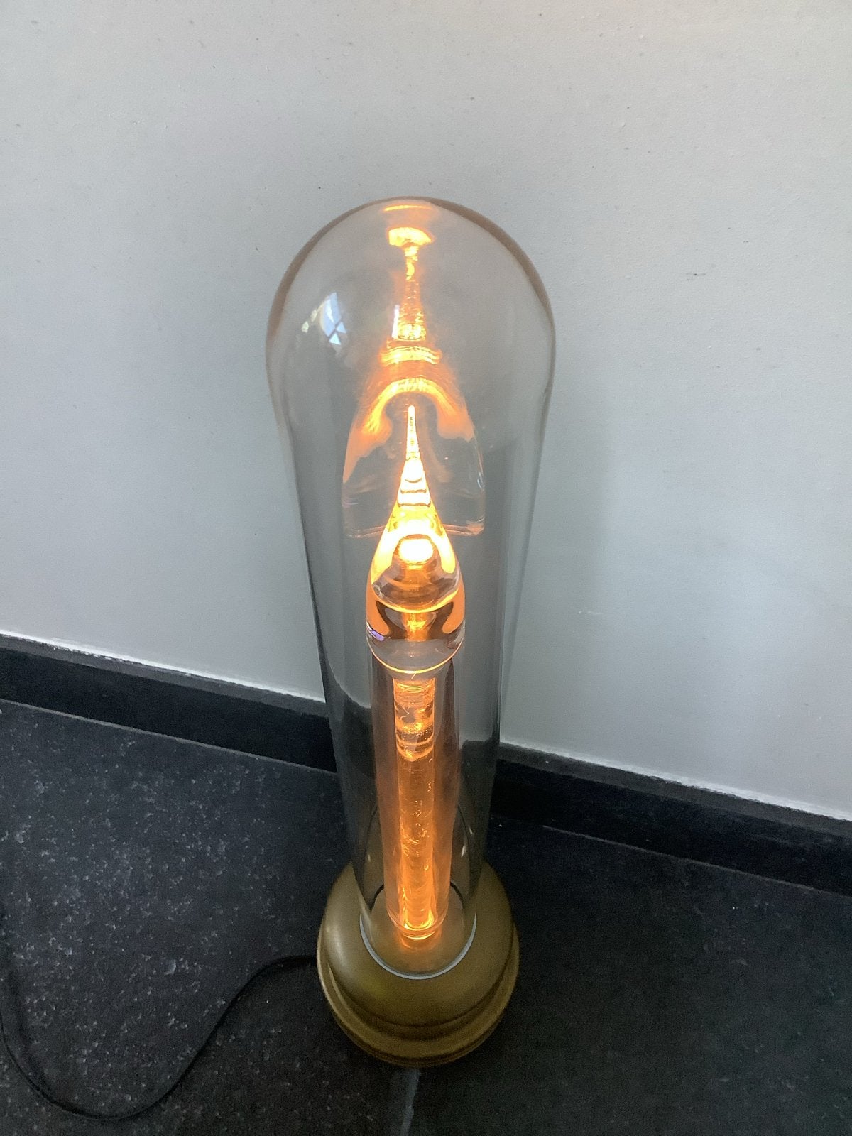 Antieke  tafellamp met glazen buis en gouden messing voet, Overige merken, Gebruikt, Overige fittingen, Ophalen of Verzenden