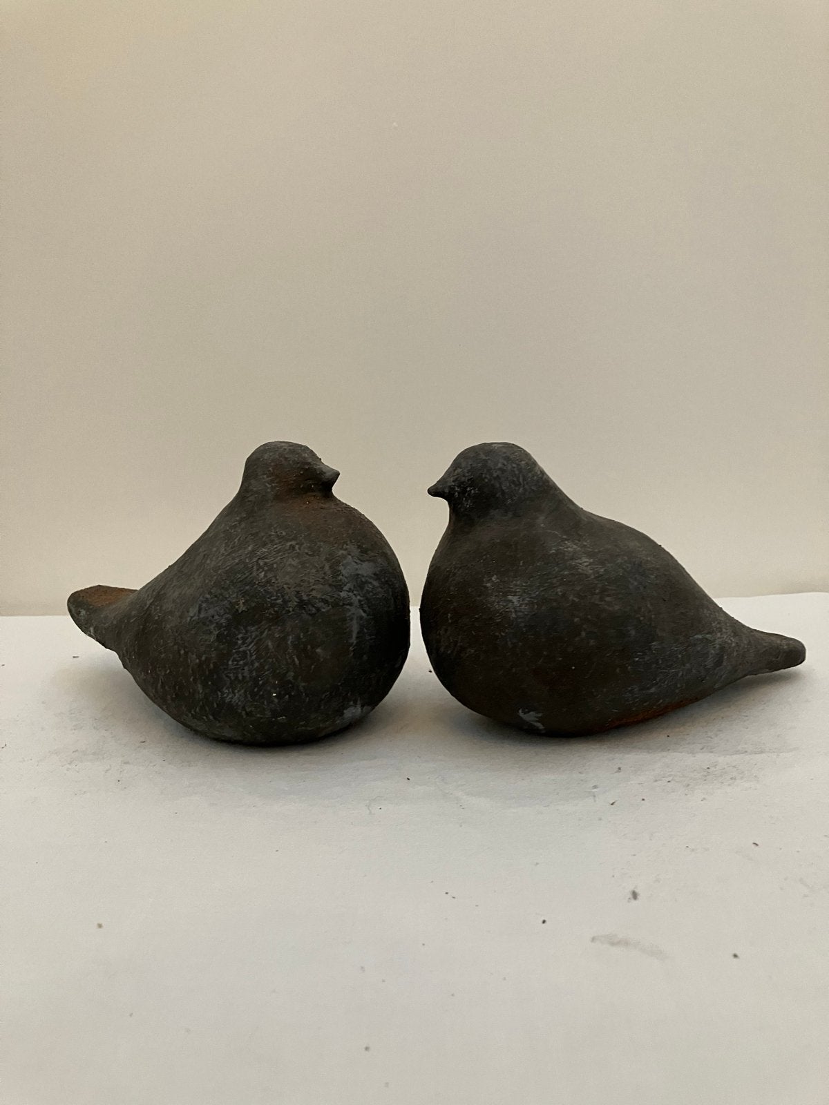 2 Antraciet Keramiek Vogeltjes - Handgemaakt & Uniek, Antiek en Kunst, Ophalen of Verzenden