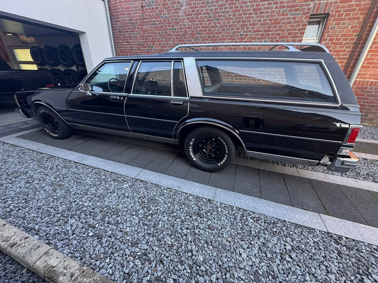 Oldsmobile custom cruiser Zwart, Auto's, 5031 cc, Zwart, Stationwagon, 1871 kg