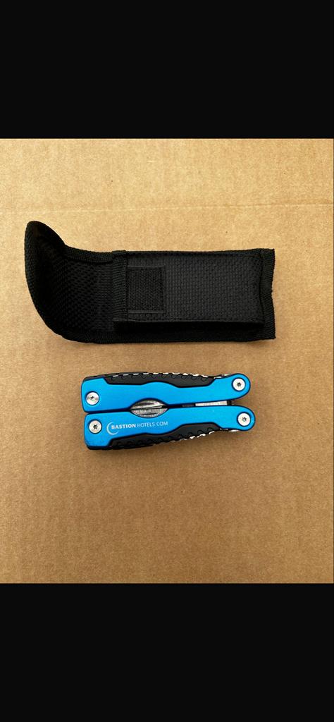 Multitool met etui - Bastion Hotels, Ophalen, Zo goed als nieuw