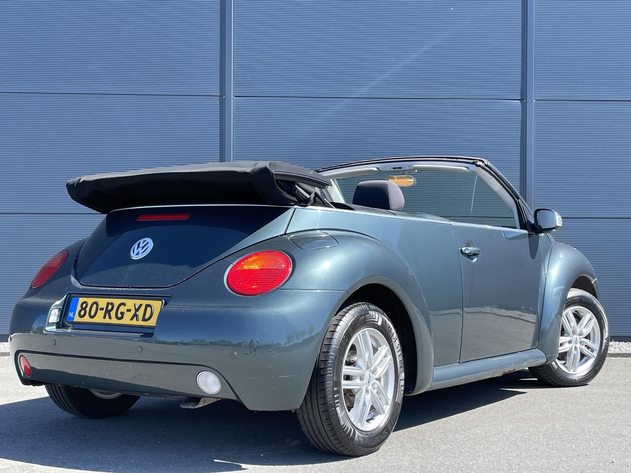Volkswagen New Beetle Cabriolet 2.0 Turijn, Voorwielaandrijving, Stof, Gebruikt, 4 cilinders