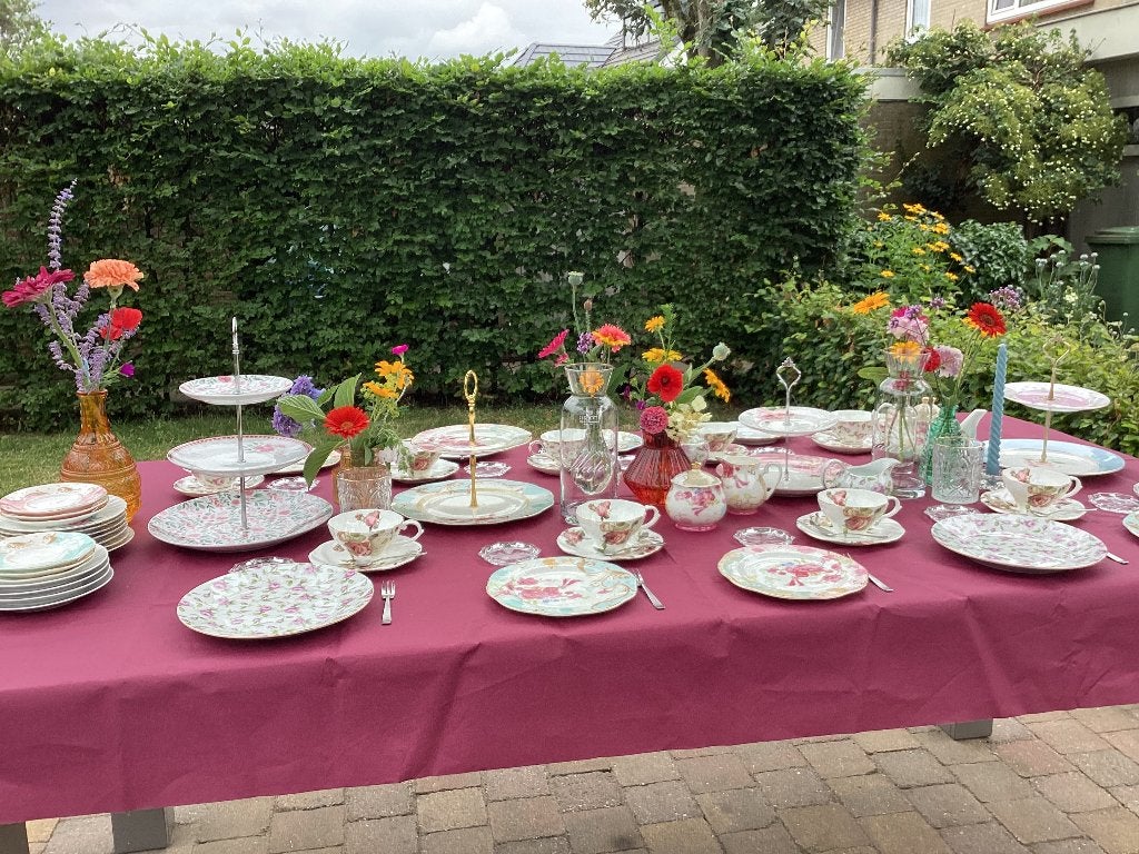 Bloemenservies te huur voor Tea party, 10 pers.€20, Ophalen, Gebruikt, Valentijn of Romantisch