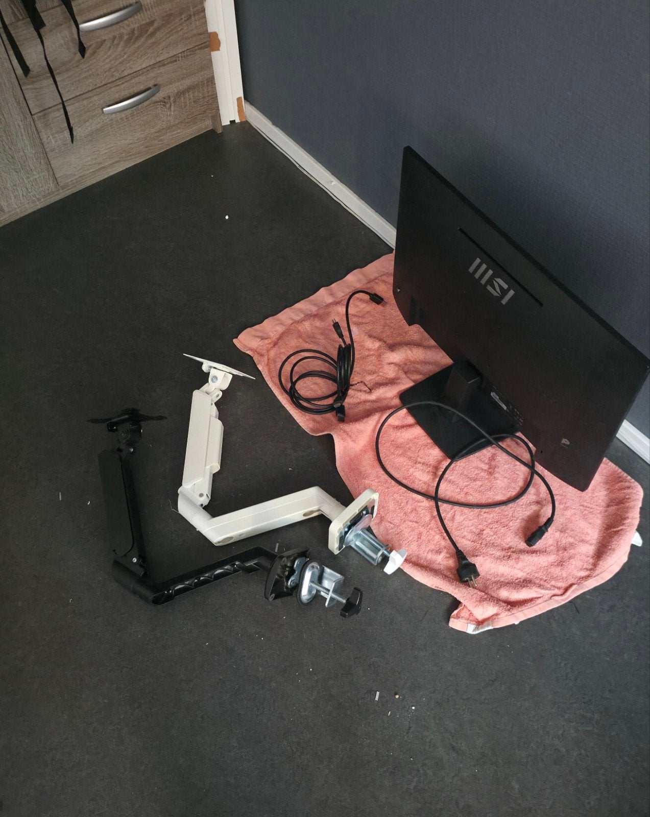 MSI Monitor met monitorarmen  - Zo goed als nieuw, MSI, IPS, Zo goed als nieuw, Ophalen