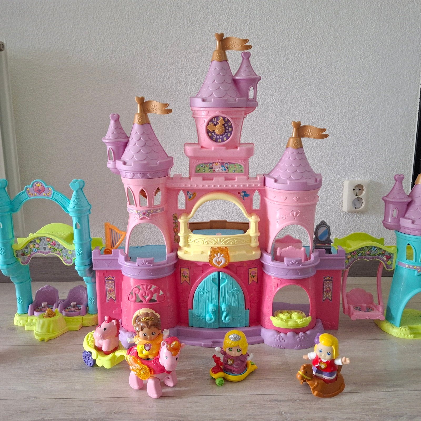 decemberkado: Vtec prinsessenkasteel met prinsessen en paard, Kinderen en Baby's, Ophalen, Zo goed als nieuw, 4 tot 6 jaar