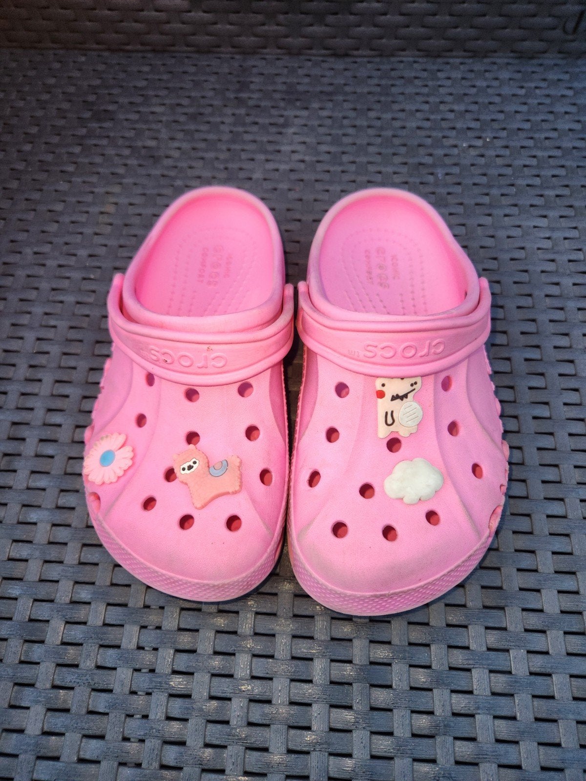 Originele roze Crocs maat 33/34 met leuke Jibbitz, Kinderen en Baby's, Kinderkleding | Overige, Ophalen of Verzenden