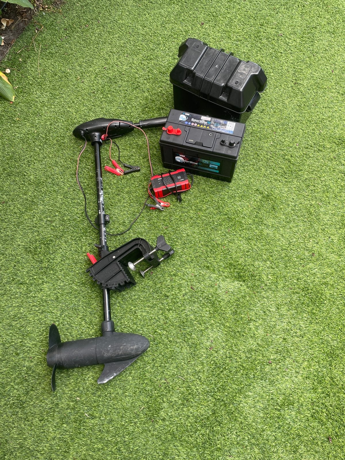 Fluistermotor met 105 Ah accu, accubak en lader, Ophalen, Gebruikt, Motor en Techniek