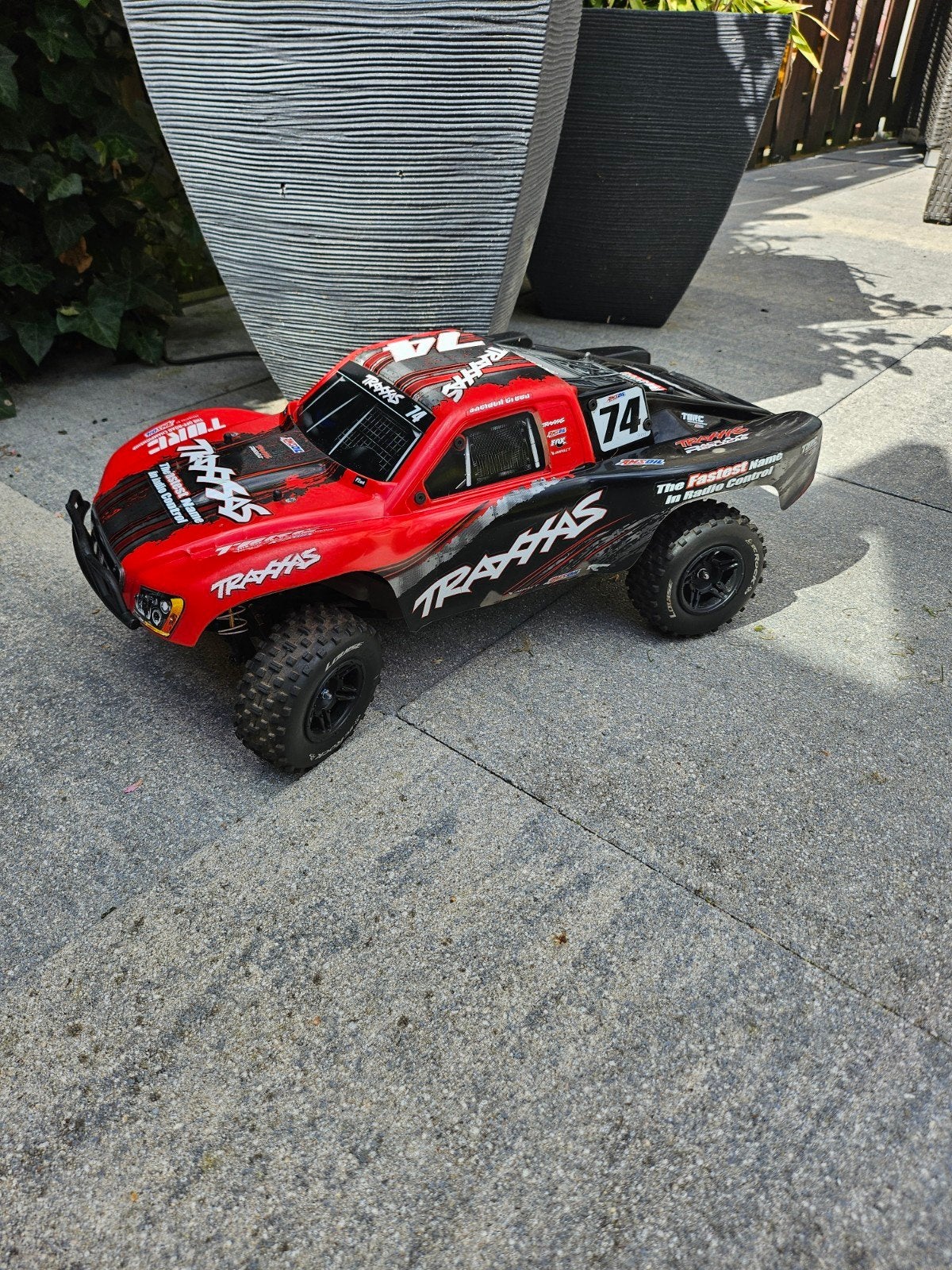 Traxxas Slash 4x4 met Sound en TSM systeem, Hobby en Vrije tijd, Modelbouw | Radiografisch | Auto's, Auto offroad, Zo goed als nieuw