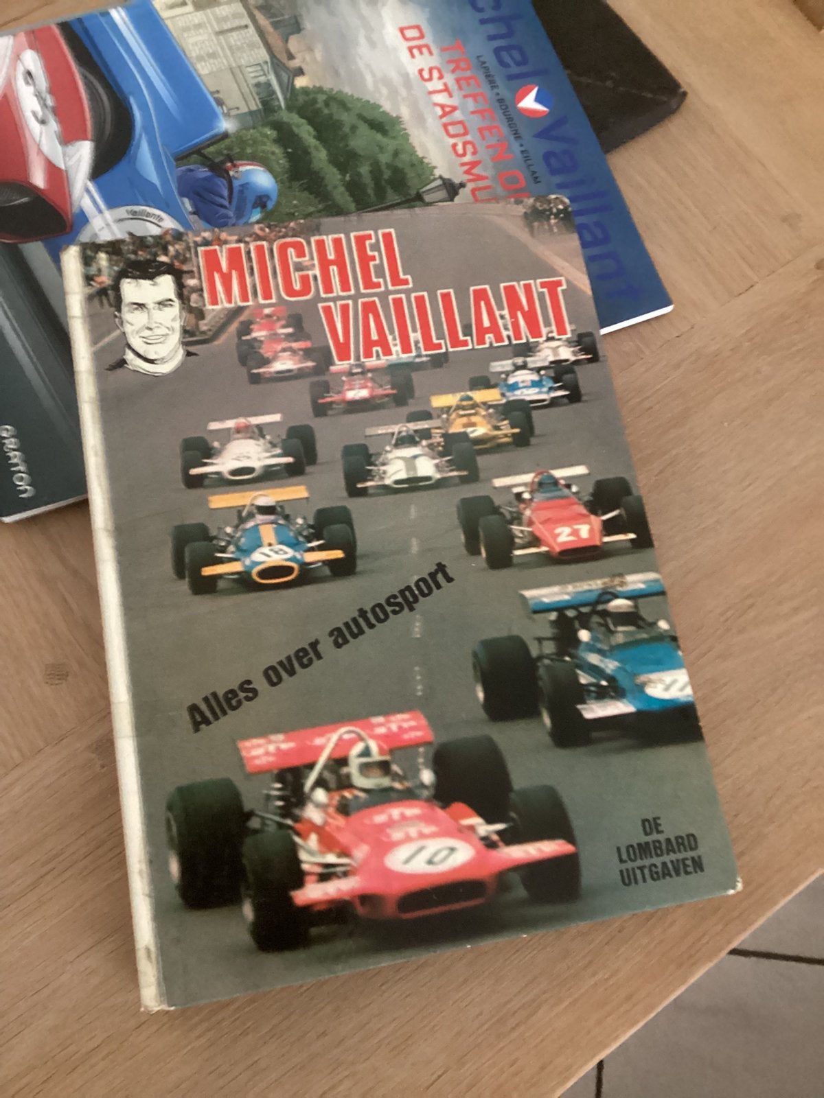 STRIPALBUM - Michel Vaillant “Alles over Autosport”, Eén stripboek, Ophalen of Verzenden, Gelezen