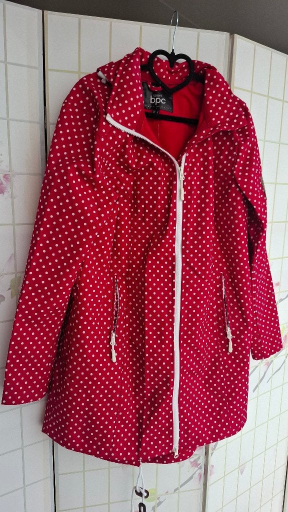 Leuke rode outdoor jas met polkadots, Maat 42/44 (L), Ophalen of Verzenden, Bpc selection, Gedragen