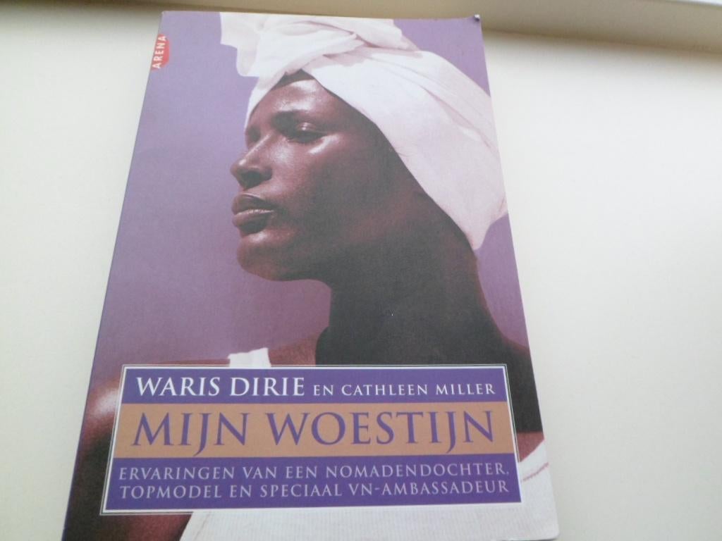 Mijn Woestijn & Brief aan mijn moeder - Waris Dirie €1,00 pe, Ophalen of Verzenden, Zo goed als nieuw