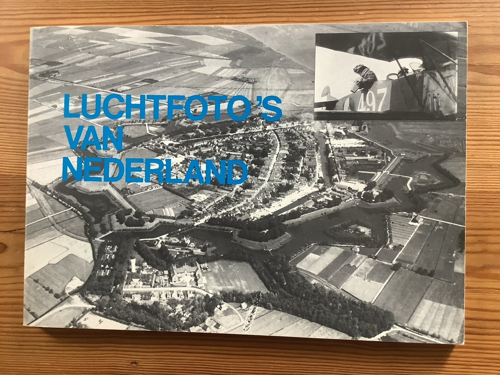 Luchtfoto's van Nederland - Jaren '20 en '30, Boeken, Ophalen of Verzenden, 20e eeuw of later, Gelezen