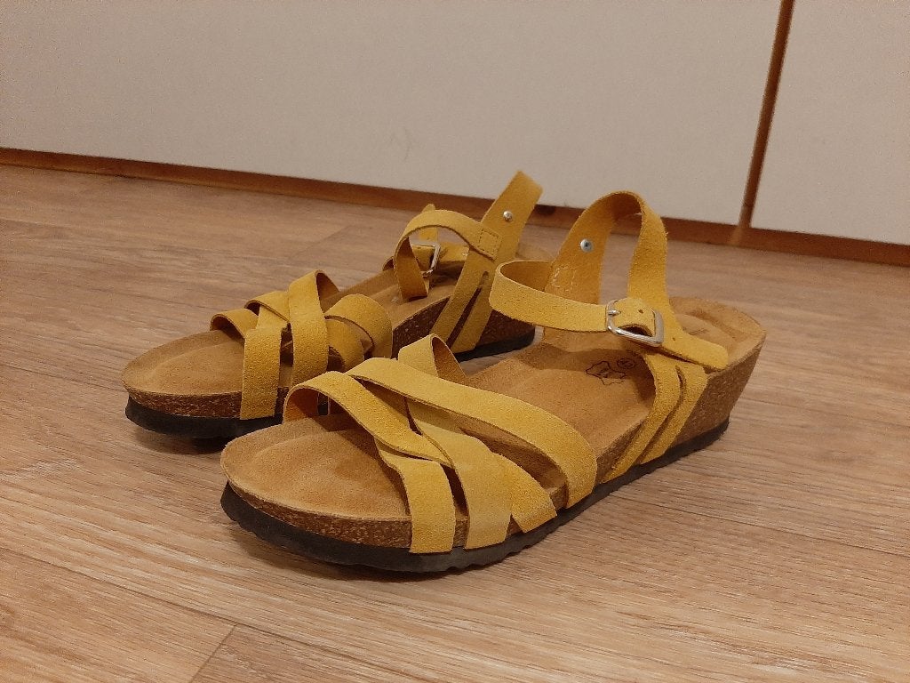Mooie sandalen van Hush Puppies, maat 42, Geel, Zo goed als nieuw, Sandalen of Muiltjes, Ophalen of Verzenden