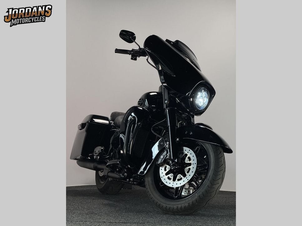 HARLEY-DAVIDSON LIMITED CVO STREET GLIDE 110CI (bj 2014), 2 cilinders, 1690 cc, HARLEY-DAVIDSON, Bedrijf